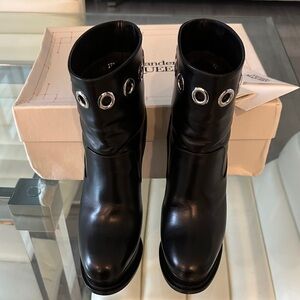 Authentic Alexander McQueen Alexander Mc Queen Leather Heel Ankle Boots